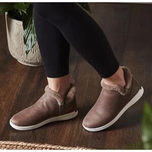 OluKai Mālua Hulu Women's Leather Sheep Fur Ankle Booties Taupe Ivory Size 7.5